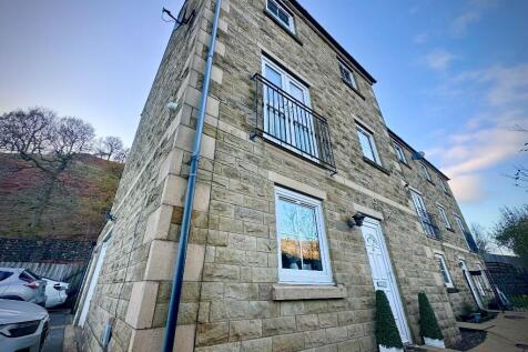 4 bedroom end of terrace house for sale