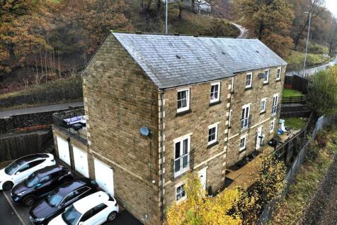 4 bedroom end of terrace house for sale