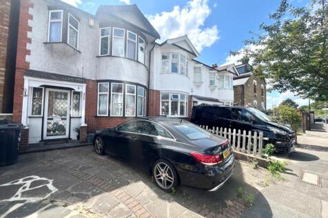 Lonsdale Road, London E11 3 bed house for sale