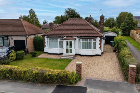 Town Lane, Hale Village, L24 2 bed detached bungalow for sale