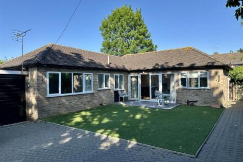 Flamstead End Road, Cheshunt 2 bed detached bungalow for sale