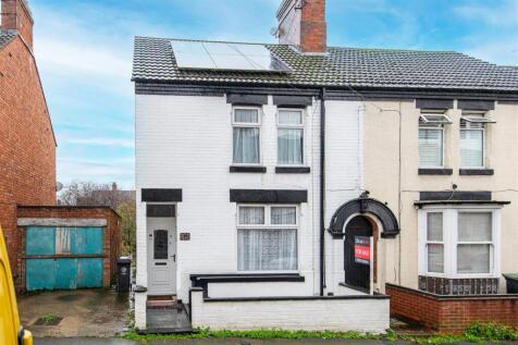 4 bedroom end of terrace house for sale