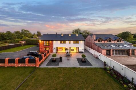 5 bedroom detached house for sale