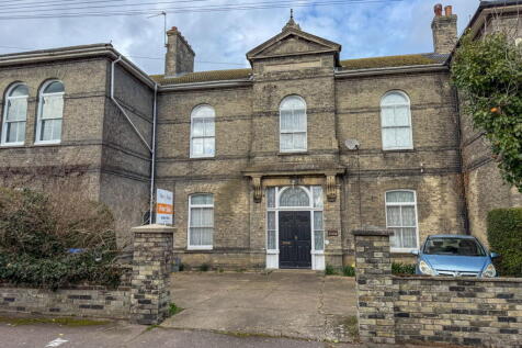 5 bedroom terraced house for sale