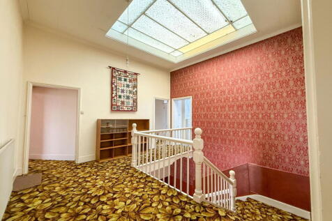 5 bedroom terraced house for sale