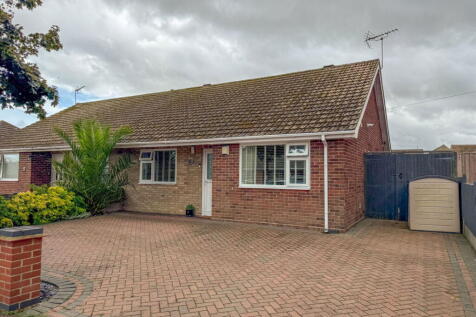 4 bedroom semi-detached bungalow for sale