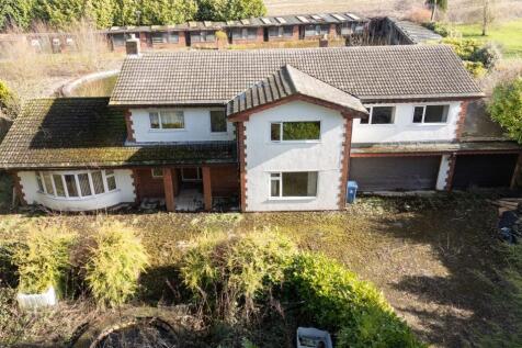 6 bedroom detached house for sale