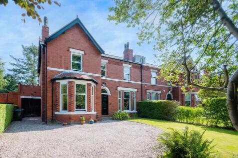 4 bedroom semi-detached house for sale