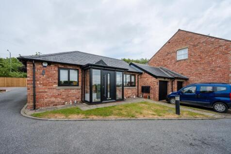 2 bedroom semi-detached bungalow for sale