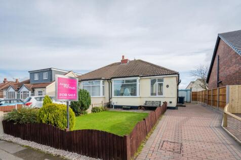 2 bedroom semi-detached bungalow for sale