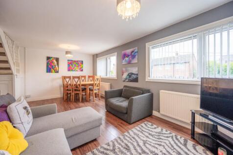 3 bedroom maisonette for sale