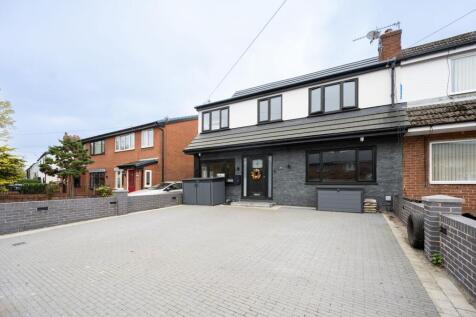 4 bedroom semi-detached house for sale
