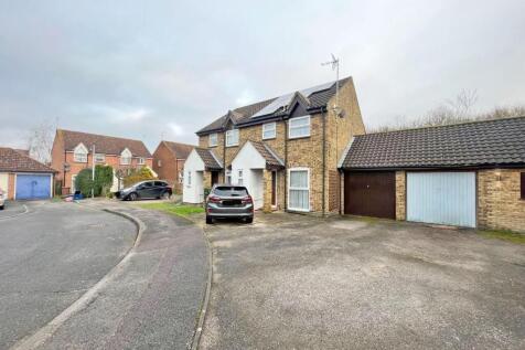 Chalkdown, Stevenage, Herts, SG2 7BN 3 bed semi