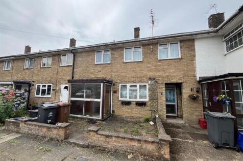 Briardale, Stevenage 3 bed terraced house for sale