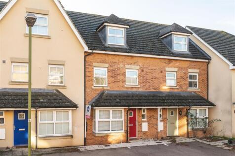 Carisbrooke Close, Stevenage... 4 bed townhouse for sale