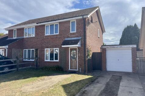 3 bedroom semi-detached house for sale