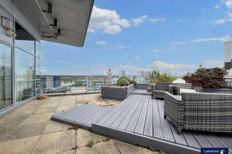 Imperial Point, The Quays, Salford... 2 bed apartment for sale