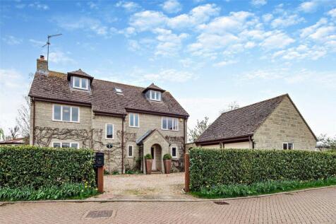 Highfields, Polebrook, Peterborough, PE8 5 bed detached house for sale