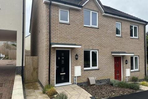 2 bedroom semi-detached house for sale