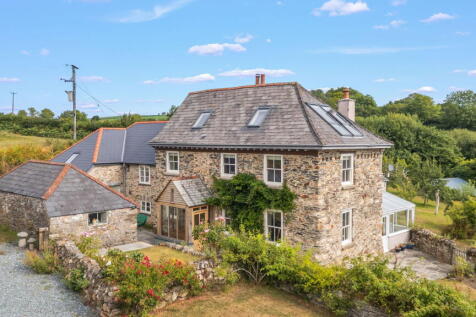 6 bedroom detached house for sale