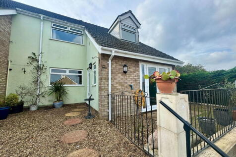 5 bedroom semi-detached house for sale
