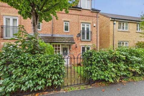 4 bedroom end of terrace house for sale