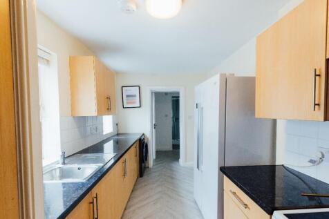 5 bedroom terraced house for sale