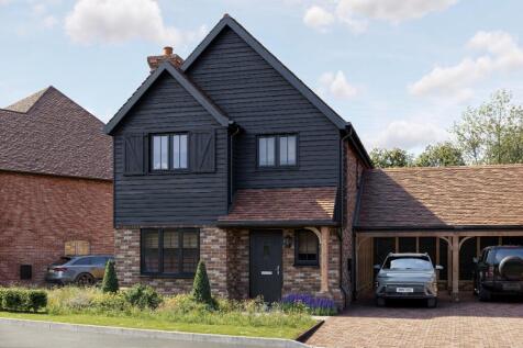 3 bedroom link detached house for sale