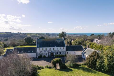 6 bedroom detached house for sale