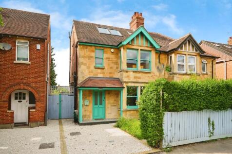 4 bedroom semi-detached house for sale