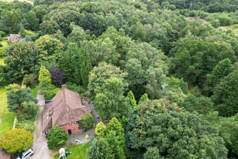 6 bedroom detached house for sale