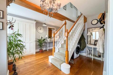 5 bedroom detached house for sale