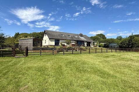 5 bedroom detached house for sale