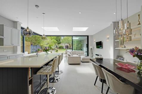 4 bedroom semi-detached house for sale