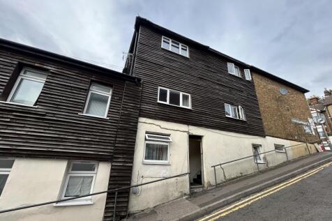 42B Luton Road, Chatham, Kent ME4 5AA 1 bed maisonette for sale