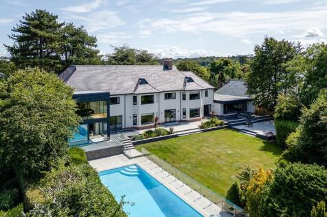 6 bedroom detached house for sale