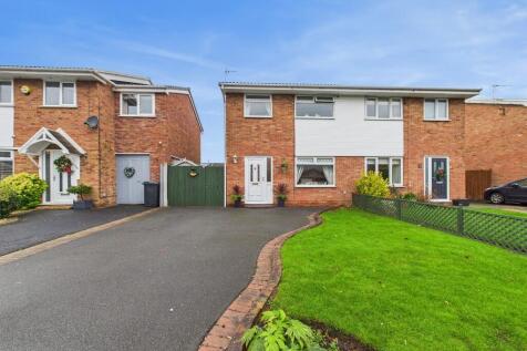 3 bedroom semi-detached house for sale