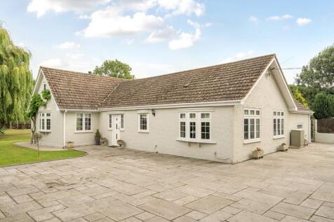 4 bedroom detached bungalow for sale