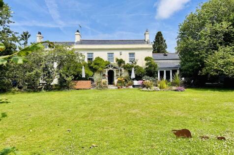 6 bedroom house for sale