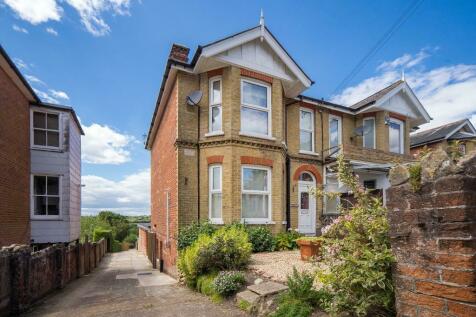 6 bedroom semi-detached house for sale