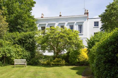 Cudnall Street, Charlton Kings... 2 bed flat for sale