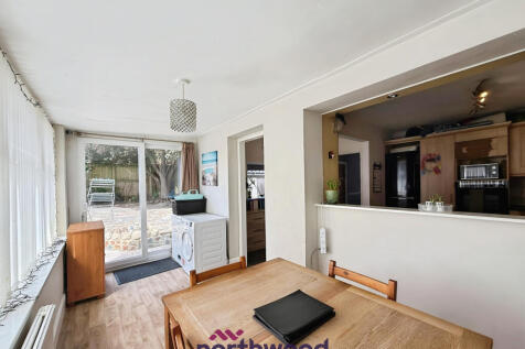 Isleworth Road, St Thomas, Exeter, EX4 3 bed semi