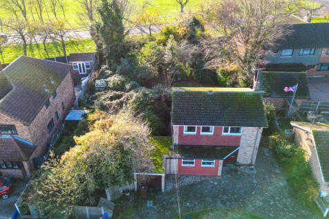 Hindles Road, Canvey Island, SS8 3 bed detached house for sale