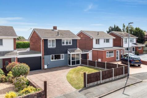 3 bedroom link detached house for sale