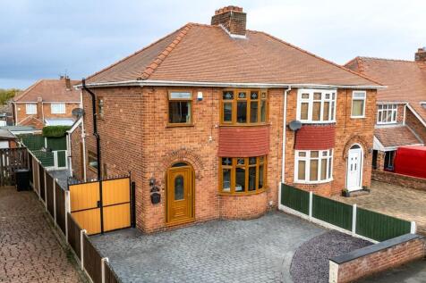 3 bedroom semi-detached house for sale