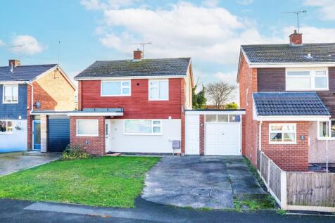 3 bedroom link detached house for sale