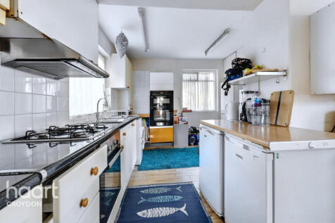 6 bedroom semi-detached house for sale
