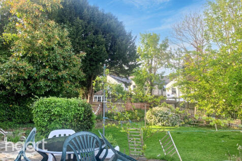 6 bedroom semi-detached house for sale