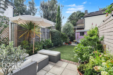 Church Road, Croydon 2 bed terraced house for sale
