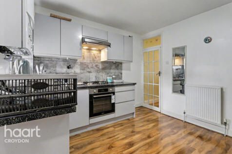 Whitehorse Road, Croydon 2 bed terraced house for sale